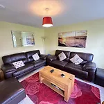 Greenwich - Part Of The The Bay Filey Village With Pool, Gym And Direct Access, Pub, Restaurant, Tennis And Meadows Walks * Reighton