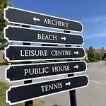 Greenwich - Part Of The The Bay Filey Village With Pool, Gym And Direct Access, Pub, Restaurant, Tennis And Meadows Walks Reighton